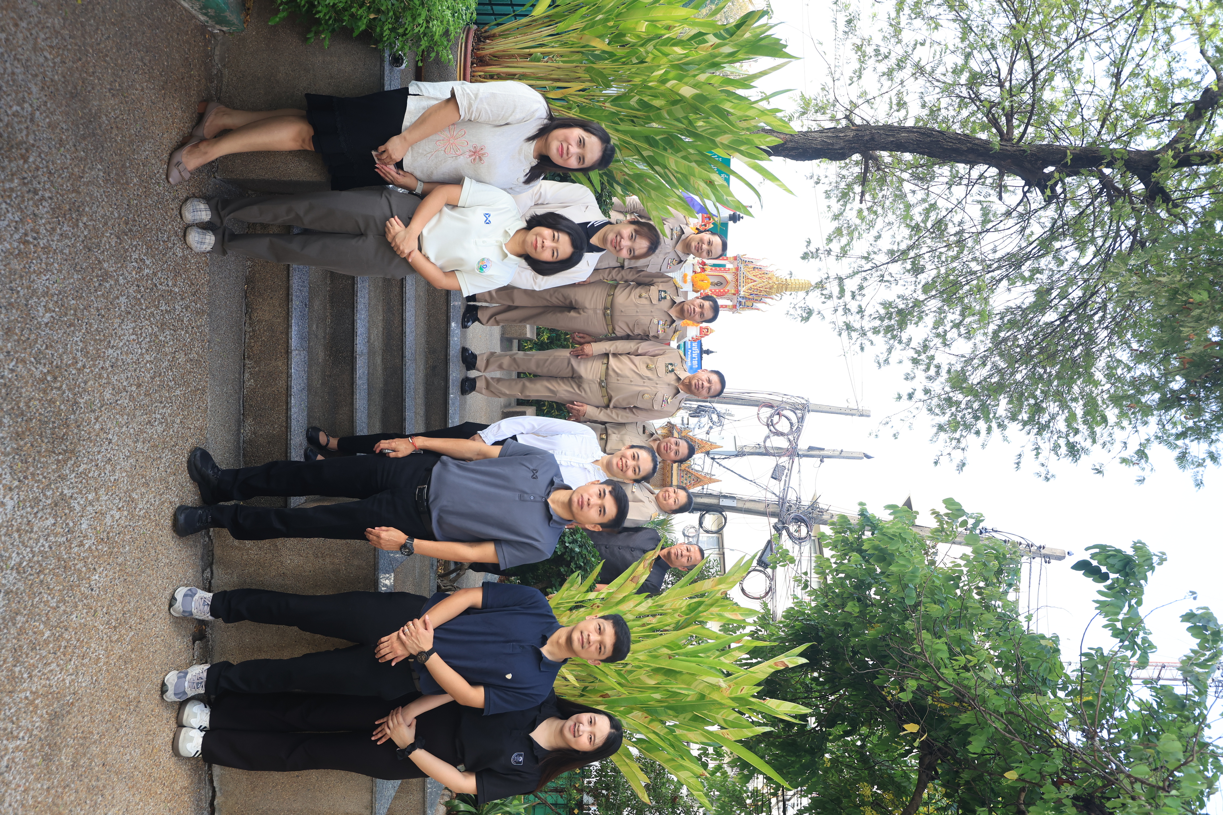 title - ผู้ตรวจราชการกรม ส.ป.ก. สักการะสิ่งศักดิ์สิทธิ์และรายงานตัวเนื่องในโอกาสเข้ารับตำแหน่งใหม่